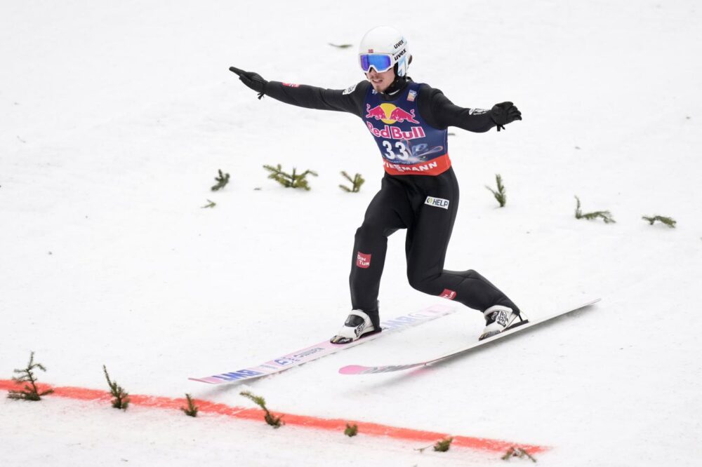 Salto con gli sci, Forfang dà spettacolo a Willingen e torna a vincere dopo cinque anni. 16° Insam