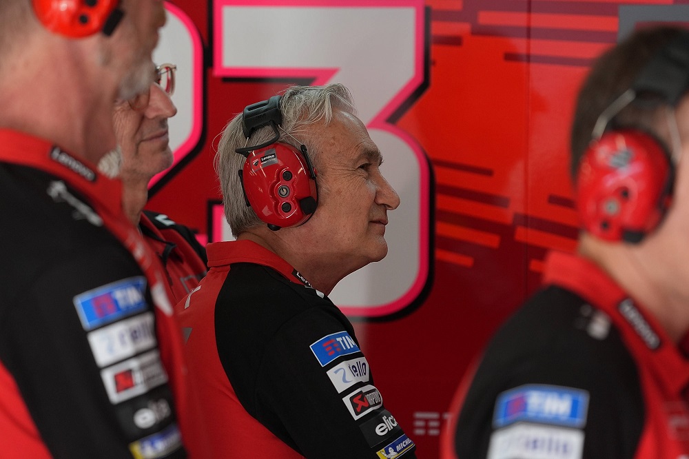 MotoGP, Davide Tardozzi: “Marquez non ha mai usato il freno posteriore a pollice, ma è importante per guidare la Ducati”