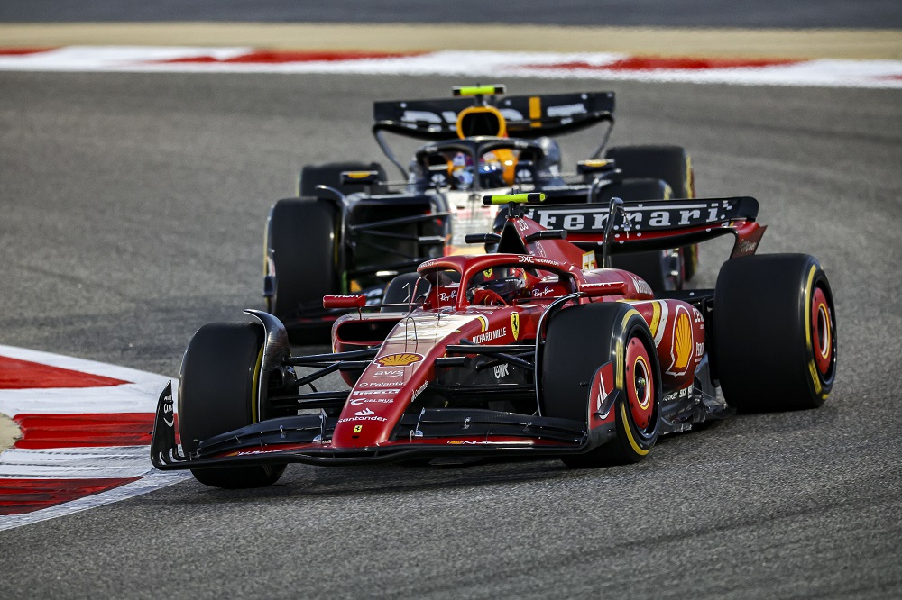 F1, Carlos Sainz impressiona per il passo gara nel Test a Sakhir: l’analisi giro per giro