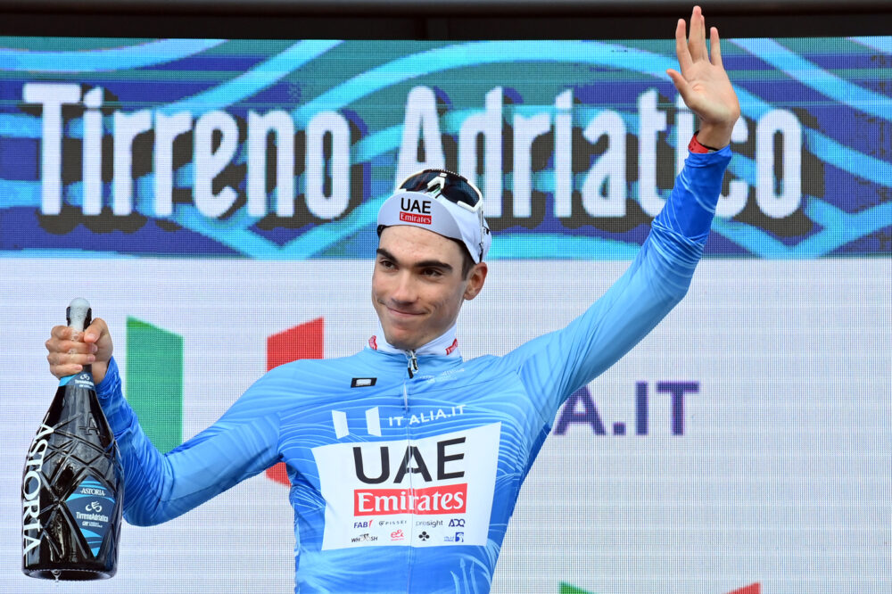 Classifica Tirreno-Adriatico 2024, prima tappa: Juan Ayuso in maglia azzurra, Filippo Ganna a 1″