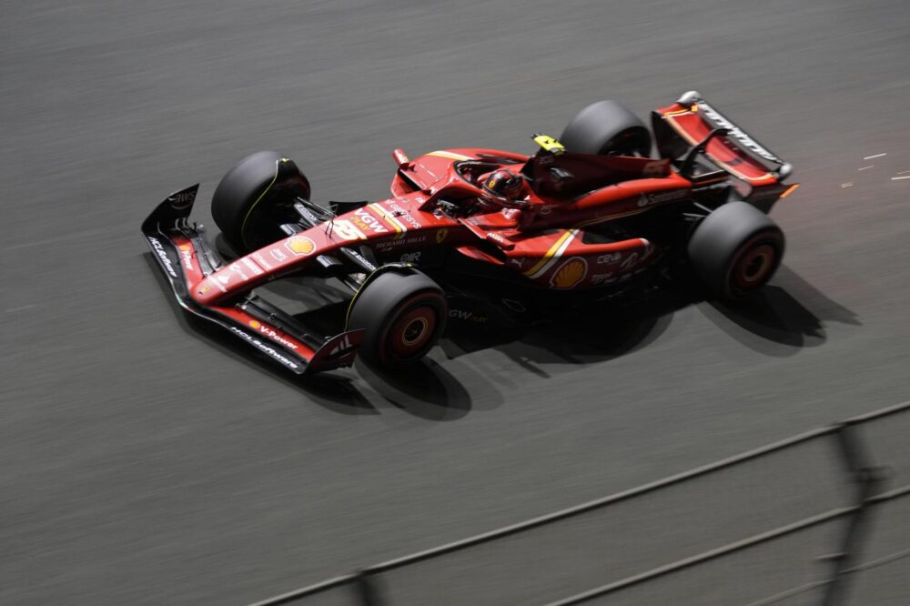 F1, Carlos Sainz: “Giornata difficile, mi sento ancora piuttosto debole. Spero di stare meglio domani”