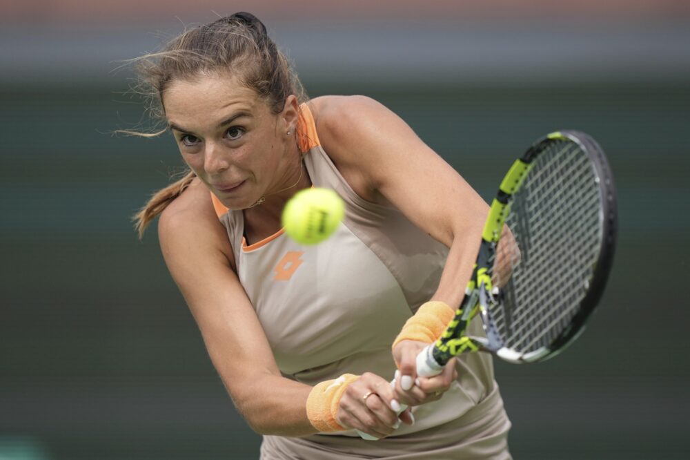 WTA Madrid 2024, Lucia Bronzetti cede in due set ad Elena Rybakina nel secondo turno