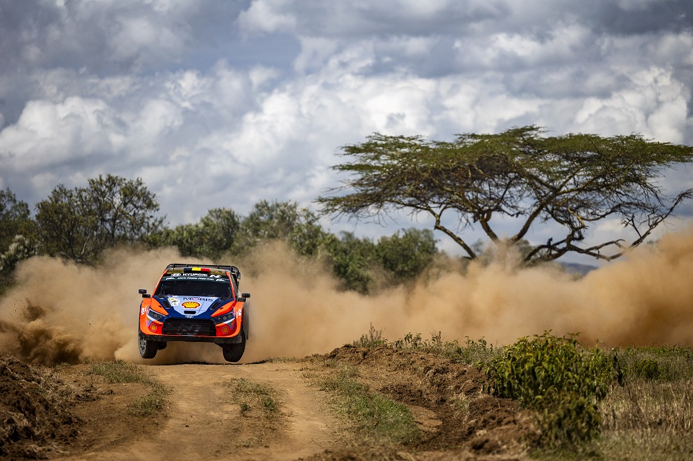 Rally, Thierry Neuville chiude al comando il primo stage del Rally del Kenya