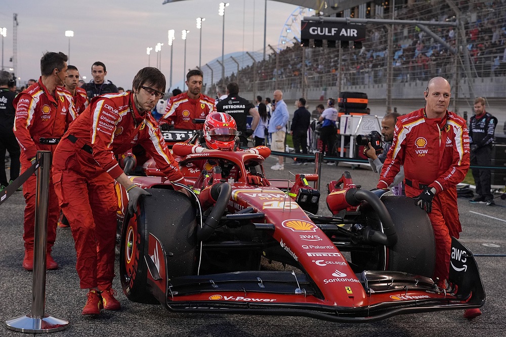 F1, quanto ha perso la Ferrari di Leclerc a Sakhir per il problema ai freni: SF 24 più adatta alla pista di Gedda?