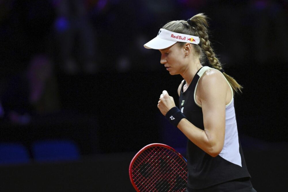 WTA Stoccarda, Elena Rybakina piega Iga Swiatek e in Finale sfida Marta Kostyuk