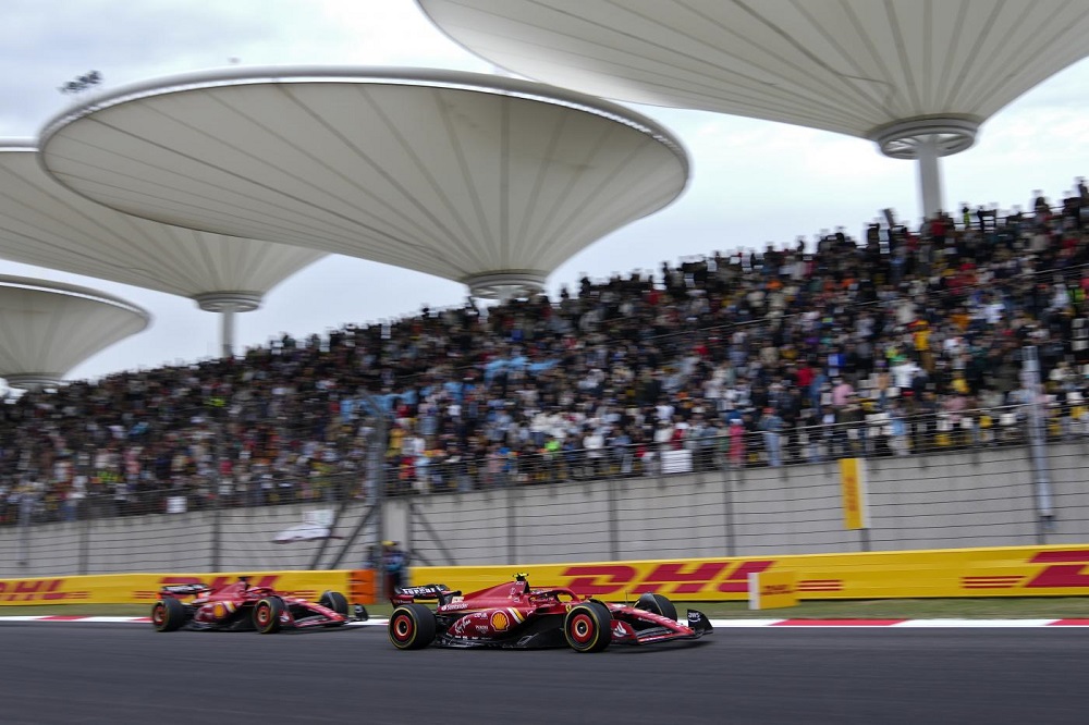 F1, volano gli stracci tra Leclerc e Sainz. Il team radio eloquente del monegasco