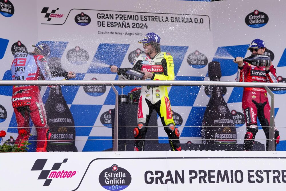 MotoGP, Bagnaia vince il GP di Spagna: premiazione e inno di Mameli – VIDEO