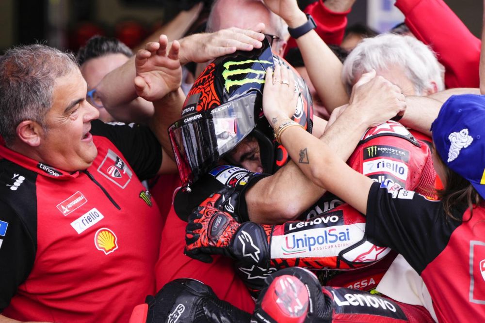 Il nuovo status di Bagnaia: una vittoria che, più ancora dei due Mondiali, lo affianca ai mostri sacri