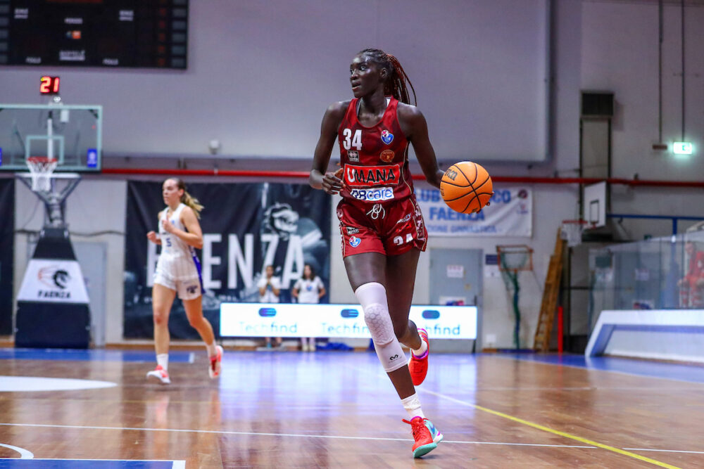 Basket femminile, l’Umana Reyer Venezia batte nettamente l’Oxygen Roma e vola in semifinale playoff