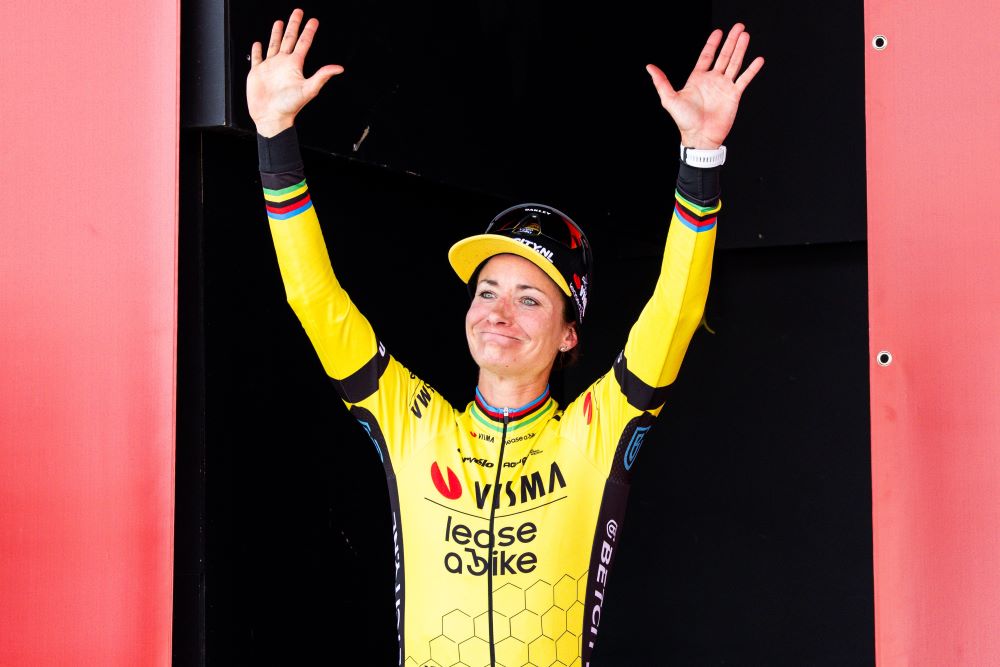 La Vuelta Femenina 2024, Marianne Vos stravince la volata nella terza tappa, Blanka Vas resta in rosso