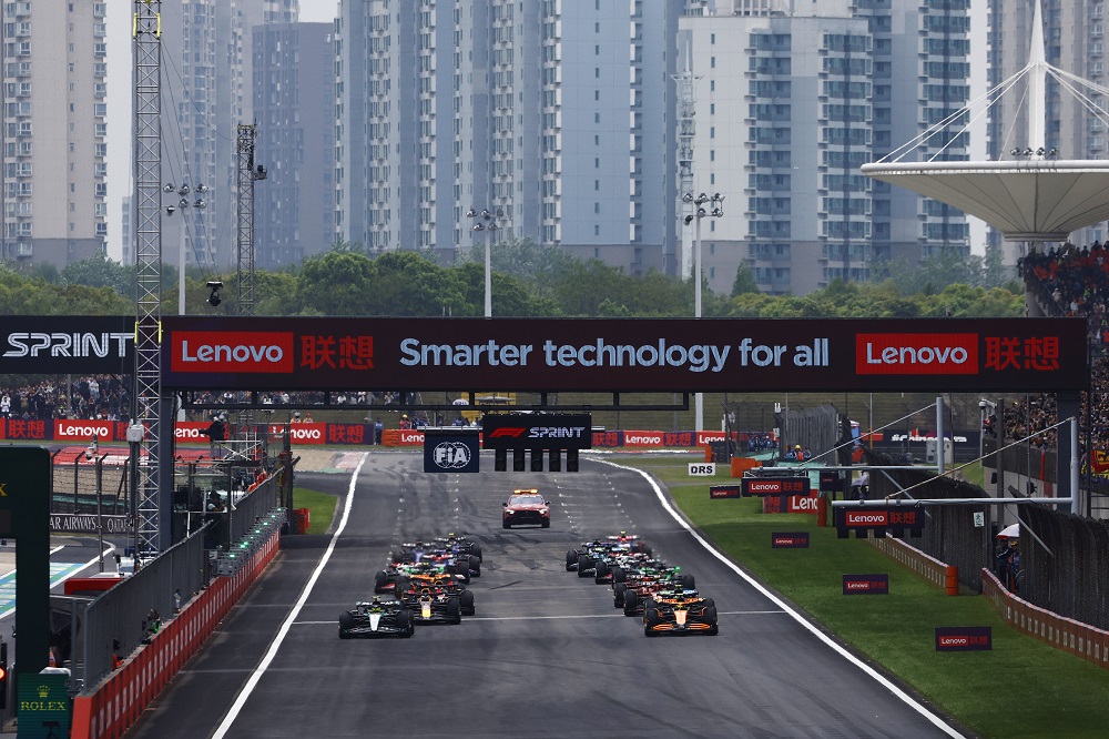 Ordine d’arrivo F1, Sprint GP Cina 2024: Verstappen precede Hamilton e Perez, 4° Leclerc che passa Sainz