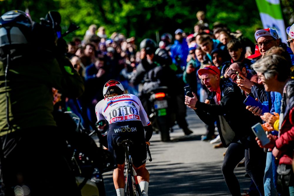 Giro d’Italia 2024, Magrini sicuro: “Pogacar può tenere la maglia rosa dalla prima all’ultima tappa”