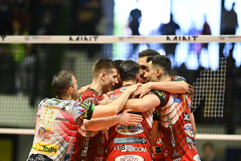 Volley, Perugia tiene a bada la rimonta di Monza e vince gara 3: lo scudetto è a un passo