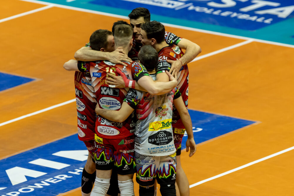 Volley, Perugia Campione d’Italia. Giannelli e Leon da brividi: secondo scudetto rossonero, Monza ko