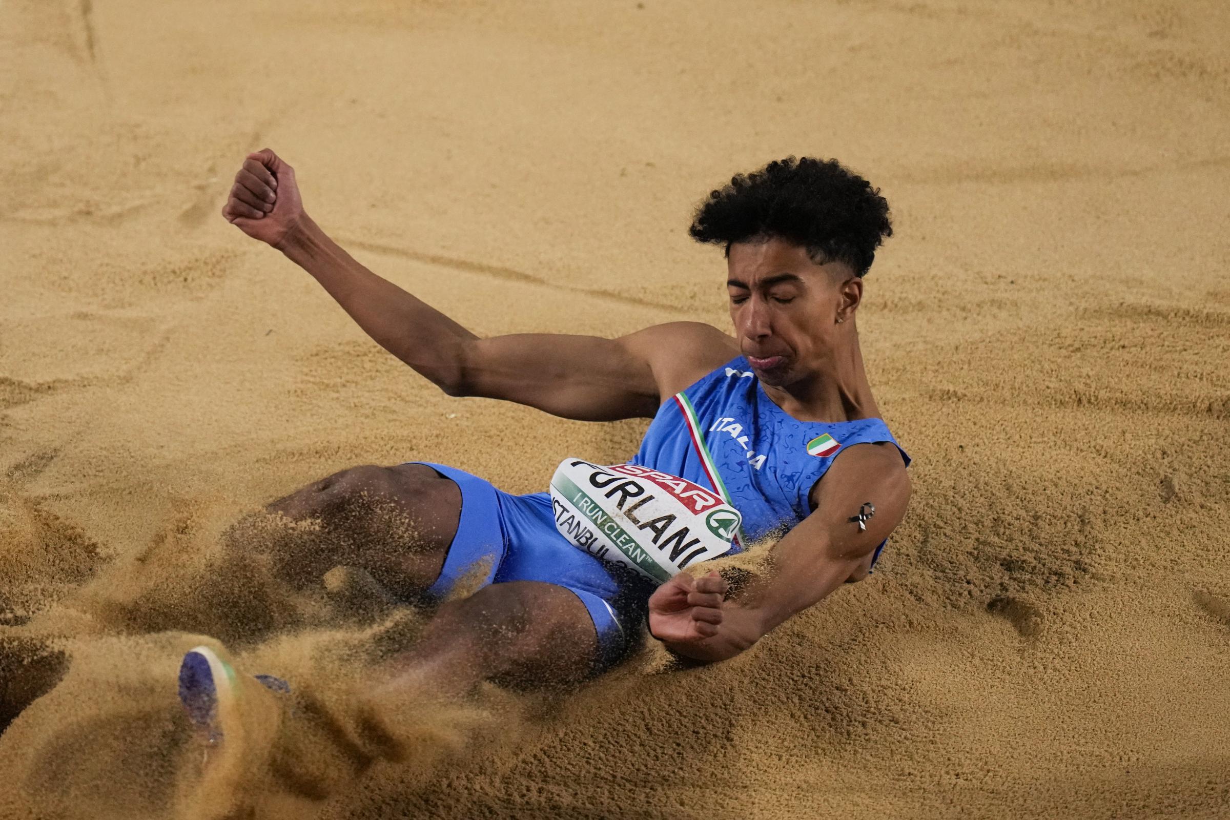 Mattia Furlani vola nelle liste mondiali: agganciato il Campione Olimpico, a 4 centimetri dalla word lead!