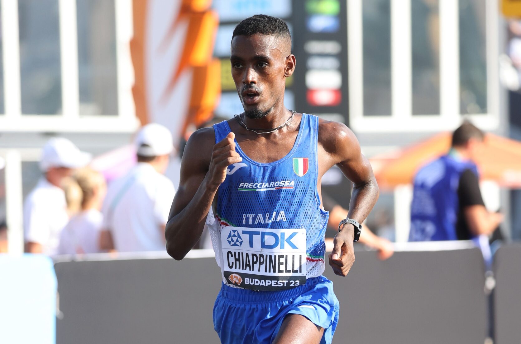 Atletica, Yohanes Chiappinelli si ritira alla Maratona di Amburgo. Personale di Agostini, doppietta keniana