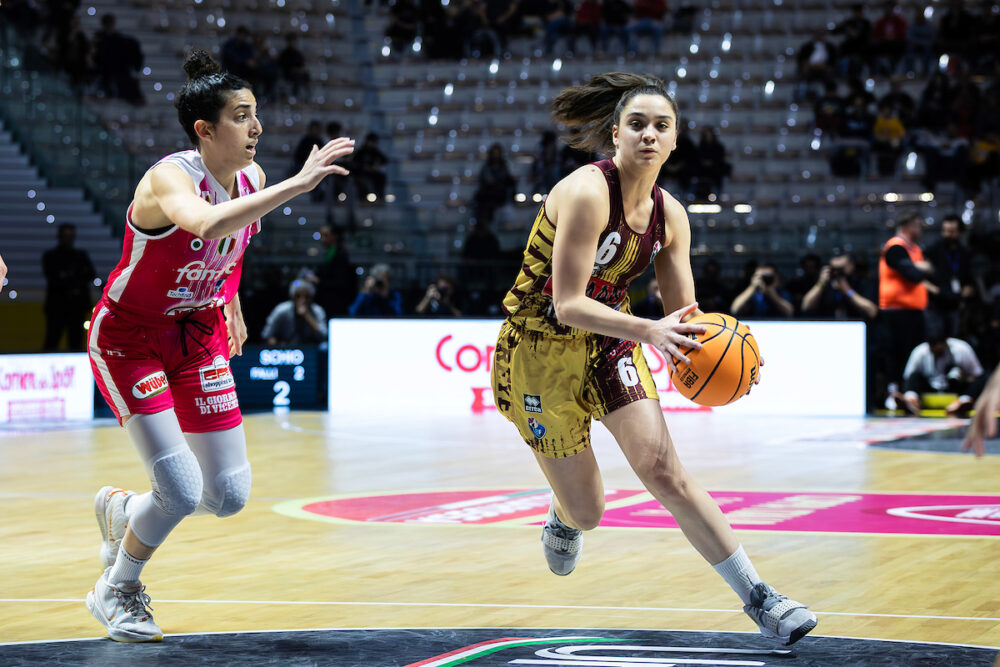 LIVE Schio Venezia 38 38, A1 basket femminile in DIRETTA: sfida ancora apertissima, perfetta parità a metà terzo quarto