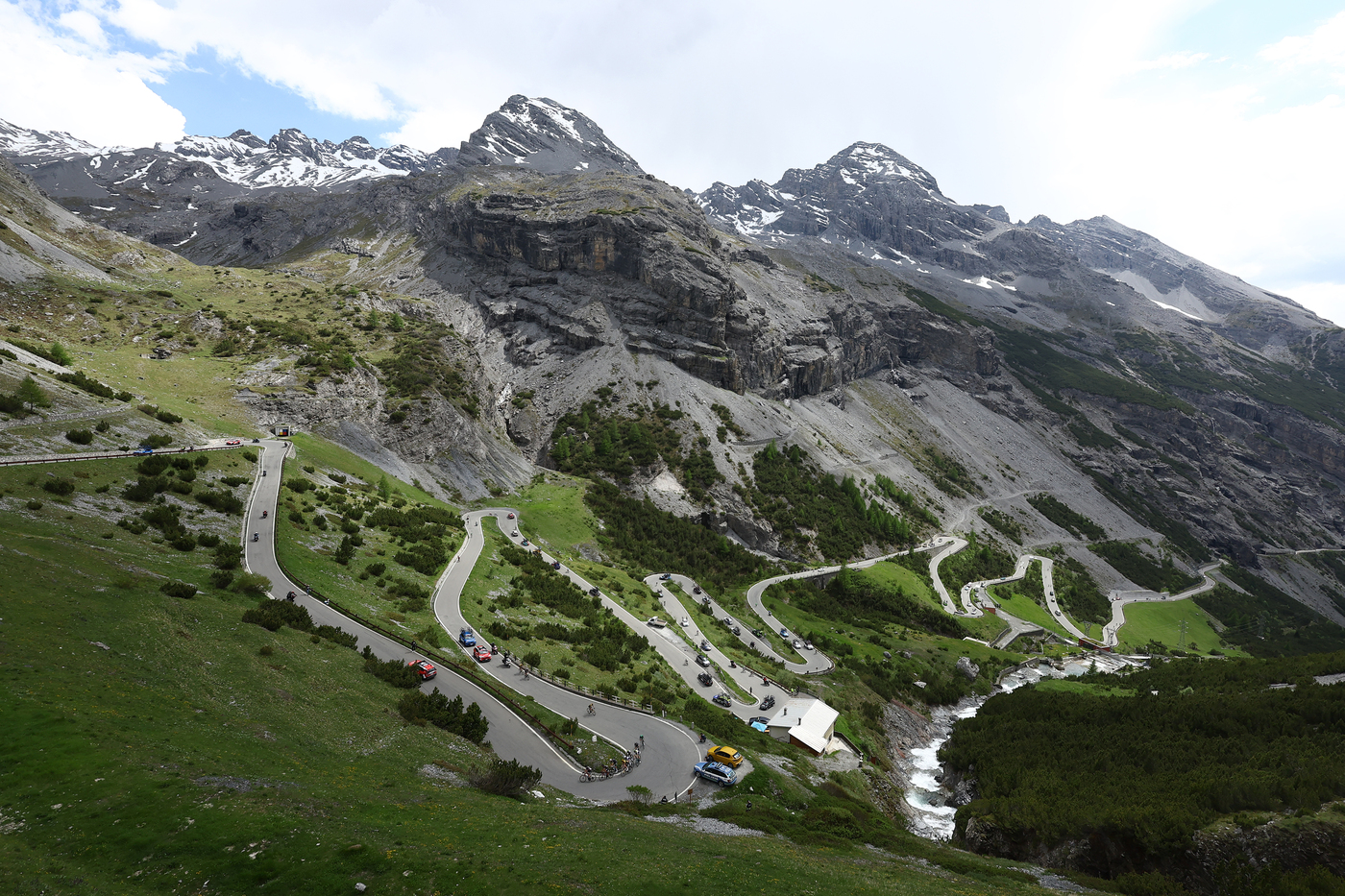 Giro d’Italia 2024: ora è ufficiale, niente Stelvio. “La strada non è stata ancora liberata dalla neve”