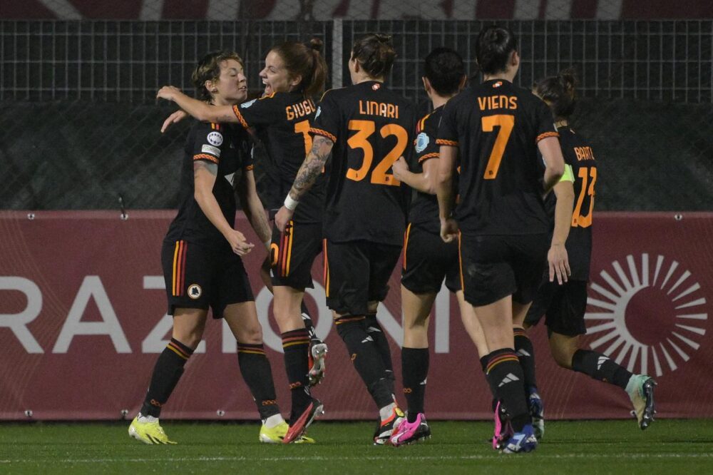 Calcio, Serie A Femminile: Roma vince un match pazzo col Sassuolo, pari tra Inter e Fiorentina. Vittoria del Como nel gruppo retrocessione