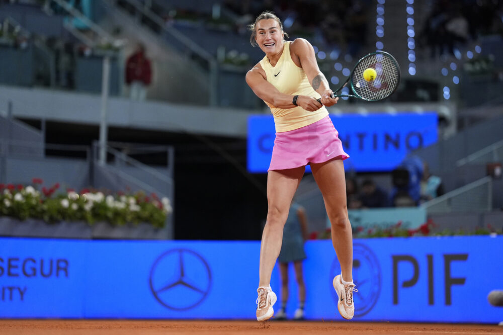 WTA Madrid, Aryna Sabalenka vince in rimonta contro Rybakina e raggiunge Swiatek in Finale