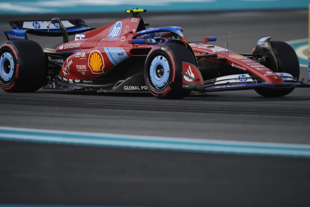 F1, Carlos Sainz: “Frustrante la lotta con Ricciardo. Non avevamo molta velocità sul dritto anche con il DRS”