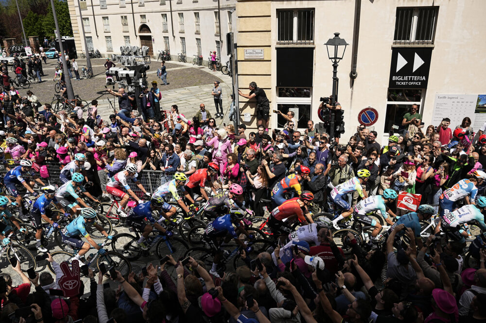 Orari Giro d’Italia 2024 oggi: partenza e arrivo Genova-Lucca, tv, streaming