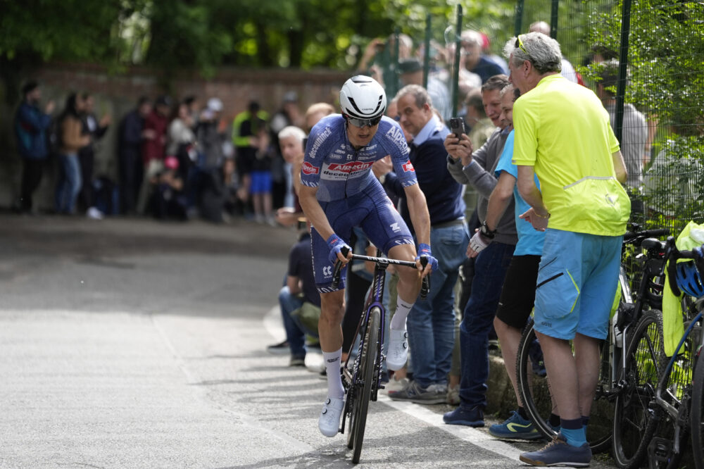 Giro d’Italia 2024, azzurri protagonisti nella prima tappa: Pellizzari e Caruso osano, Tiberi si gestisce bene