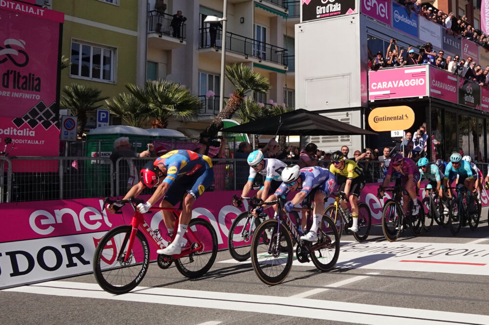 Giro d’Italia, perché lo sprint è saltato a Lucca: l’errore strategico del gruppo