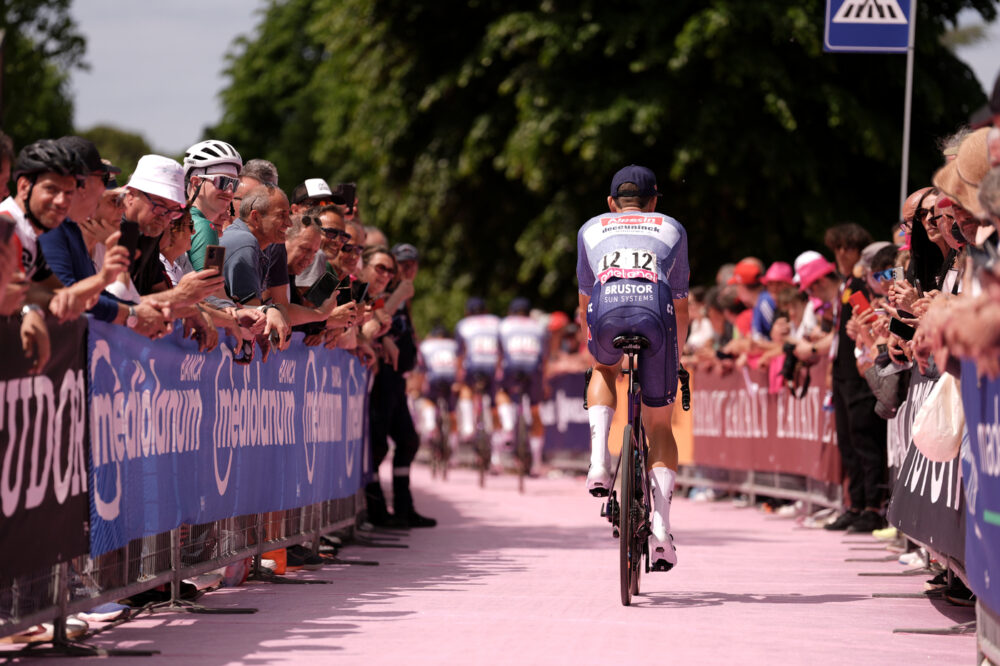 Giro d’Italia, Ben O’Connor: “Squadra oggi fortissima, ho conservato le energie per lo sprint”