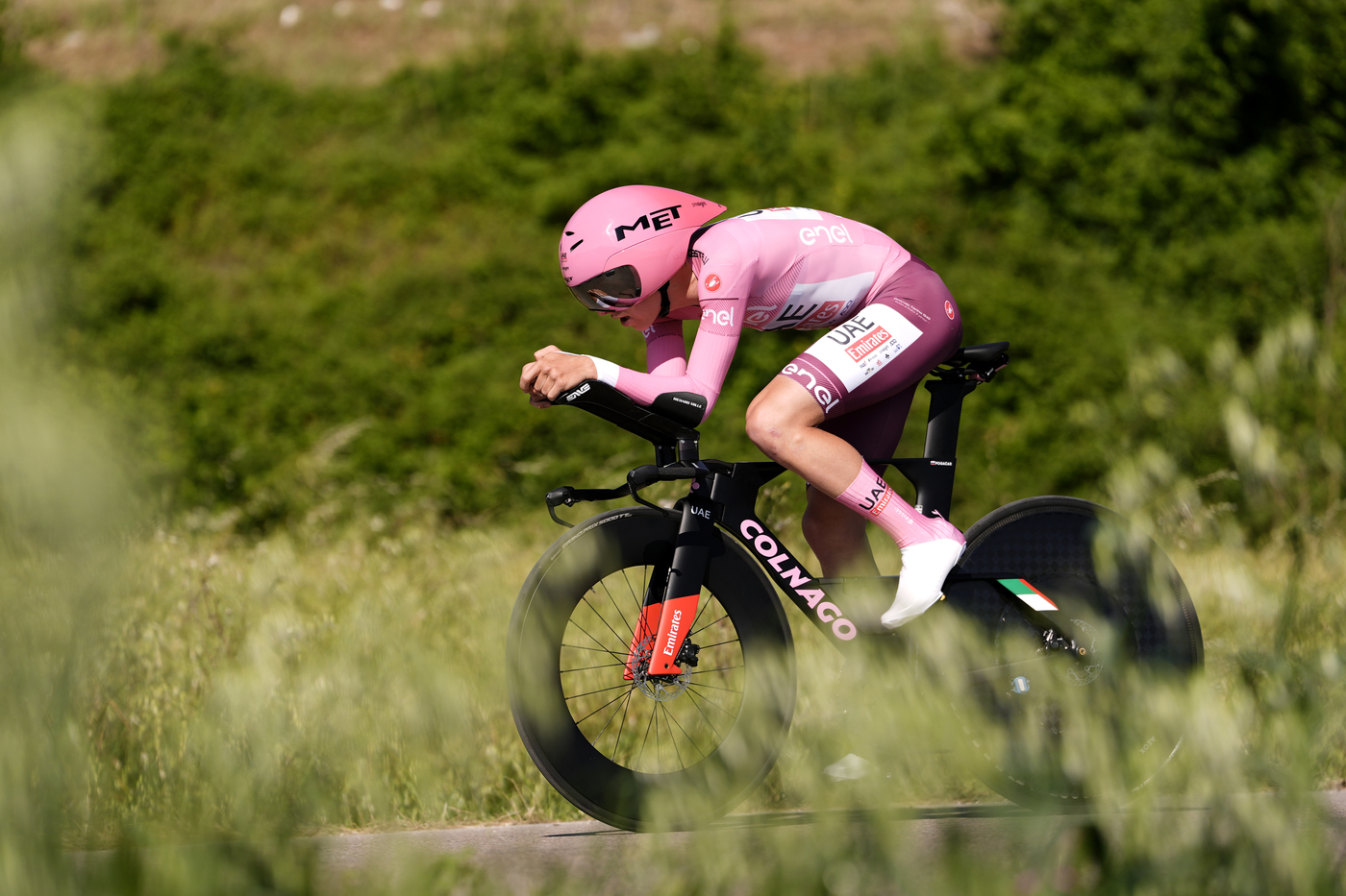 Giro d’Italia 2024: Tadej Pogacar stellare anche a cronometro, Filippo Ganna si arrende, Tiberi super