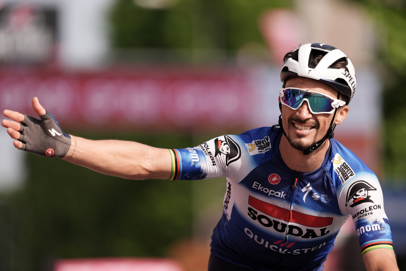 VIDEO Giro d’Italia 2024, l’arrivo della dodicesima tappa: che capolavoro di Julian Alaphilippe
