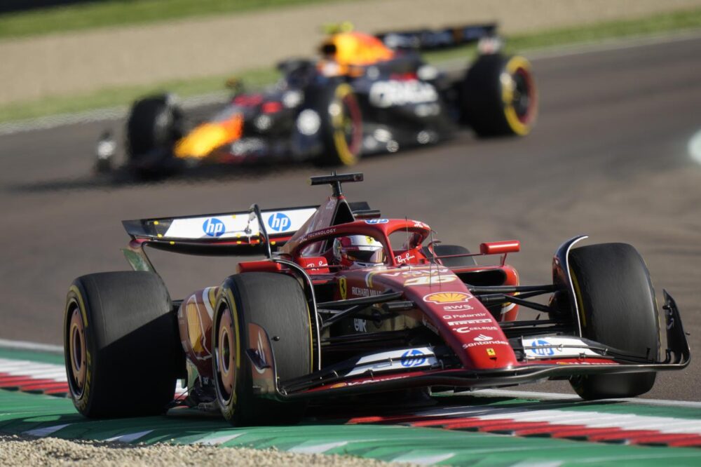 LIVE F1, GP Imola 2024 in DIRETTA: la Ferrari sogna la pole con Leclerc. Alle 12.30 le FP3