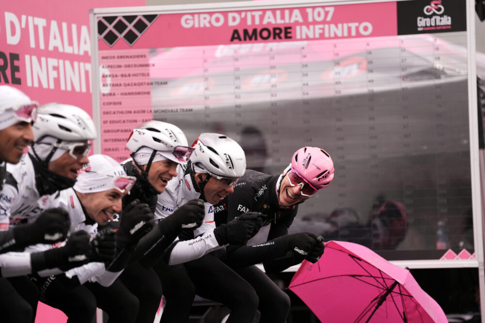 Cosa é successo al Giro d’Italia: tra proteste dei corridori, piano C, ritardi e nuova partenza