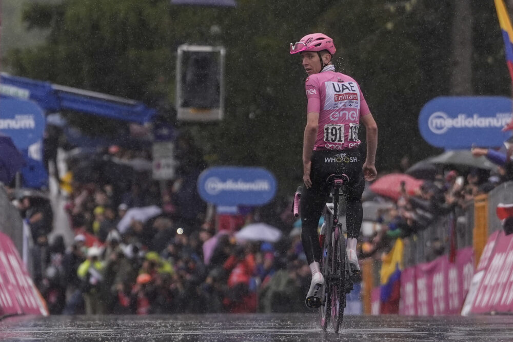 LIVE Giro d’Italia 2024, tappa di oggi in DIRETTA: il Brocon fa paura, Pogacar lascerà andare la fuga?