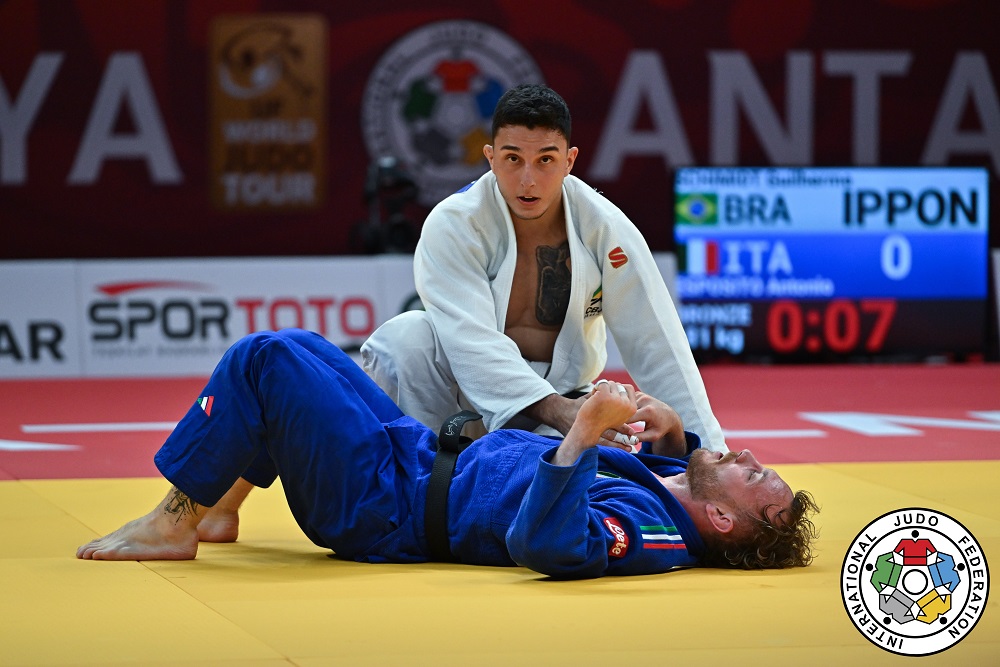 Judo, Antonio Esposito esce di scena negli ottavi dei -81 kg ai Mondiali 2024. Azzurre eliminate nei -63 kg