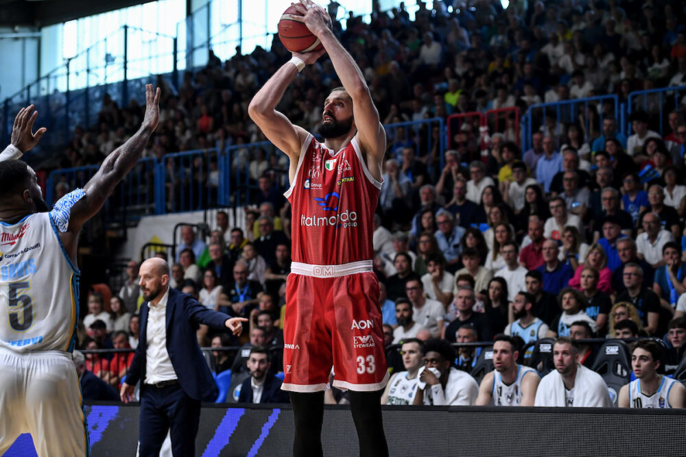 Basket, la Virtus Bologna chiude al primo posto in Serie A davanti ad Olimpia Milano e Brescia. Pesaro retrocede in A2 insieme a Brindisi