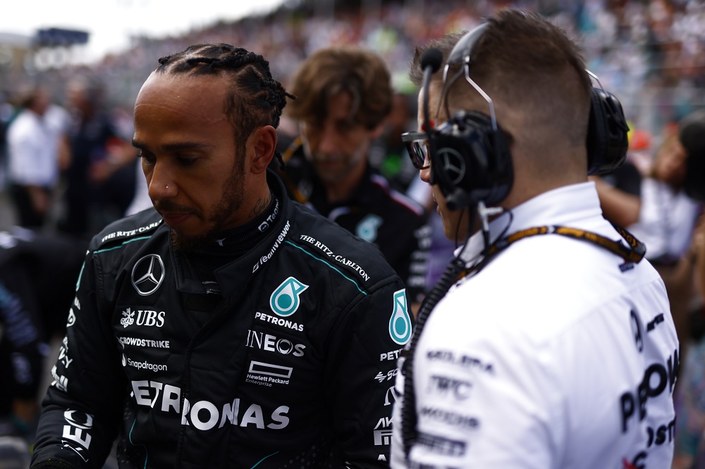 F1, Lewis Hamilton: “Chiudere vicino a Perez ed a Sainz è un ottimo risultato”