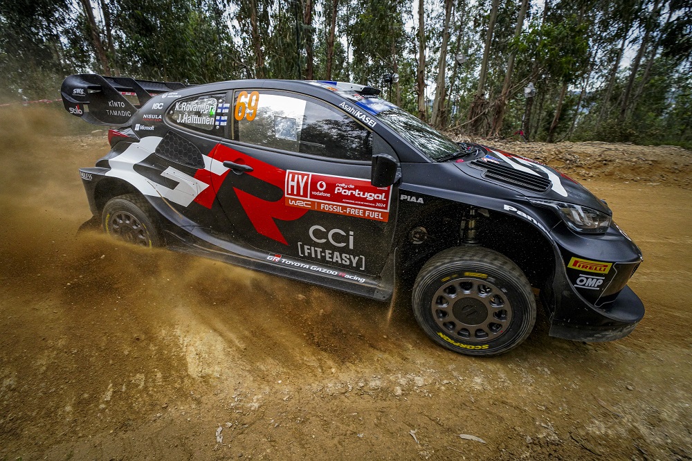 Rally de Portugal, Kalle Rovanpera à frente de Sébastien Ogier e Katsuta Takamoto