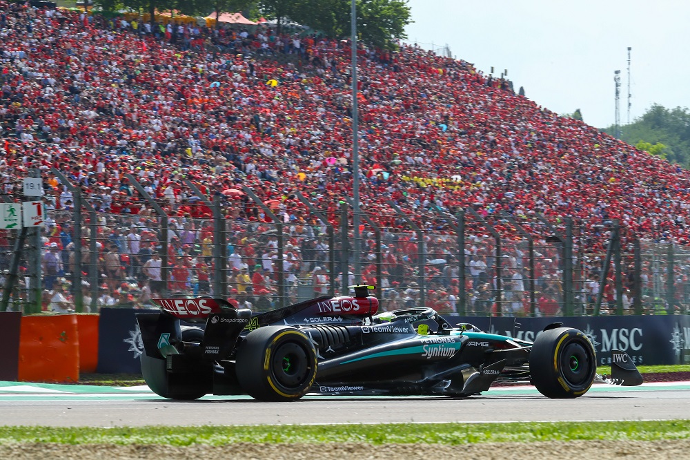 F1, Toto Wolff ammette le difficoltà della Mercedes: “Andiamo avanti lentamente, mentre gli altri migliorano”