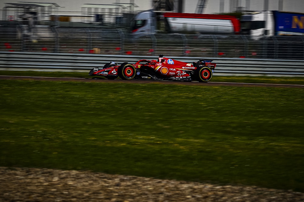 LIVE F1, GP Imola 2024 in DIRETTA: Ferrari testa il nuovo pacchetto aerodinamico nella FP1. Si comincia alle 13.30