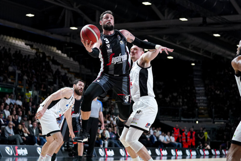 Basket, Virtus Bologna e Brescia hanno il primo match point in gara 3 dei playoff di Serie A. Olimpia Milano Trento e Venezia Reggio Emilia ancora in parità