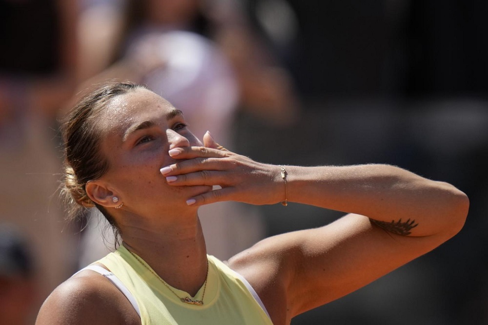 WTA Roma, Aryna Sabalenka regola Jelena Ostapenko in due set e approda in semifinale