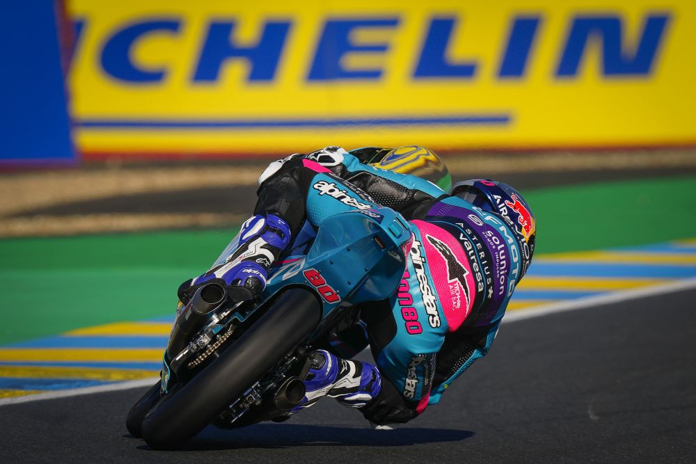 Moto3, Alonso supera Holgado all’ultimo giro e vince il GP di Francia. Duello ravvicinato per il Mondiale