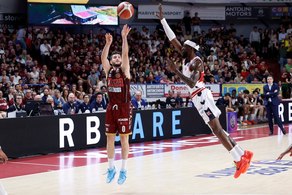 Basket: Venezia fatica fino alla fine, ma batte Reggio Emilia e va in semifinale