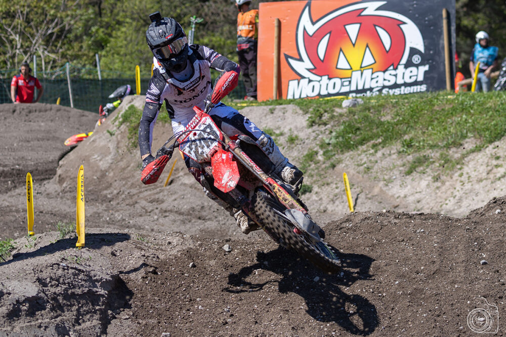 MXGP, Tim Gajser conquista gara-1 in Francia davanti a Prado. 10° Bonacorsi in grande rimonta