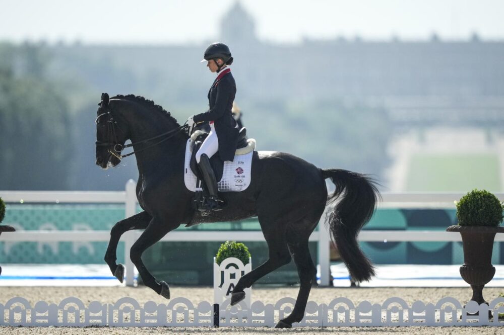 Charlotte Fry su Glamourdale