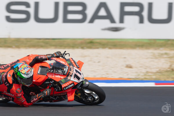 Superbike, Bulega domina gara-1 a Jerez davanti a Razgatlioglu e ...