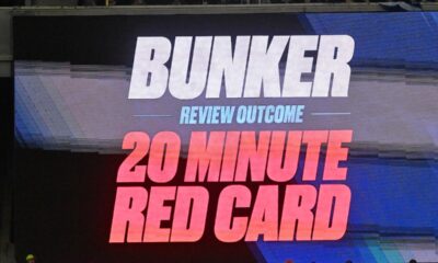 L'espulsione temporanea annunciata sul maxi schermo