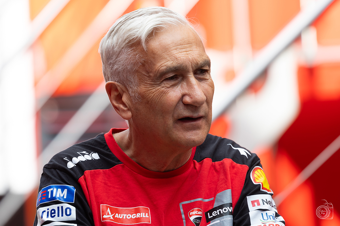 MotoGP, Davide Tardozzi: “Bulega oggi è stato bravo. Bagnaia? Stiamo facendo il massimo, ma parleremo con lui” MotoGP, Davide Tardozzi: “Bulega oggi è stato bravo. Bagnaia? Stiamo facendo il massimo, ma parleremo con lui”