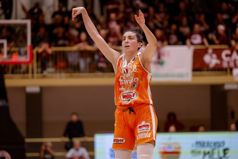 Basket femminile, la Reyer Venezia ospita Sassari in Serie A1. Campobasso Schio il big match della 5a giornata Basket femminile, la Reyer Venezia ospita Sassari in Serie A1. Campobasso Schio il big match della 5a giornata